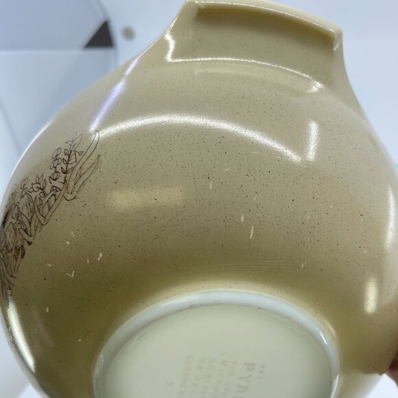 vintage pyrex forest fancies mixing bowl mushroom motif 2.5 quart - Picture 8 of 10